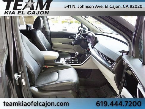 Certified 2022 Kia Carnival SX Prestige image 11