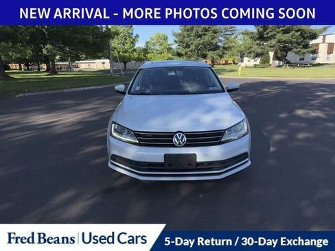 Used 2017 Volkswagen Jetta SE FWD image 2