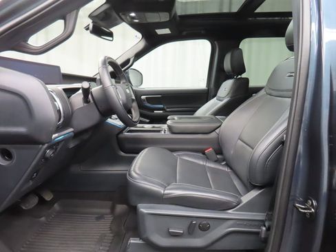 Used 2025 Ford Expedition Platinum w/ Stealth Performance Package AWD/4WD image 12