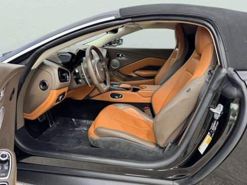 Used 2022 Aston Martin V8 Vantage Roadster RWD image 18