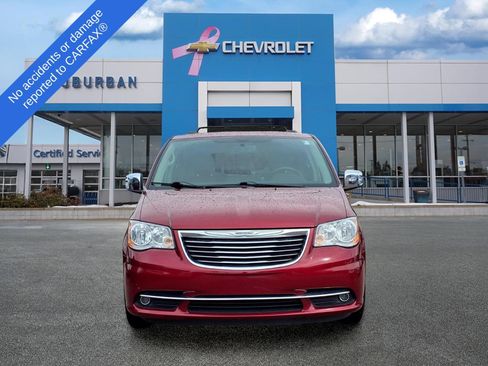 Used 2015 Chrysler Town & Country Touring-L FWD image 2