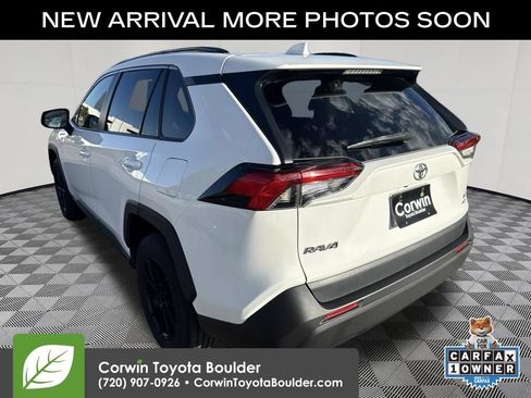 Used 2019 Toyota RAV4 LE w/ Carpet Mat Package AWD/4WD image 5