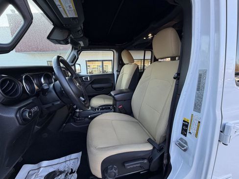 Used 2020 Jeep Wrangler Unlimited Sport image 11