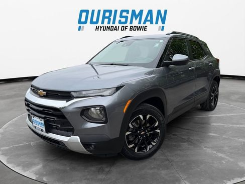 Used 2021 Chevrolet TrailBlazer LT w/ Convenience Package AWD/4WD image 2