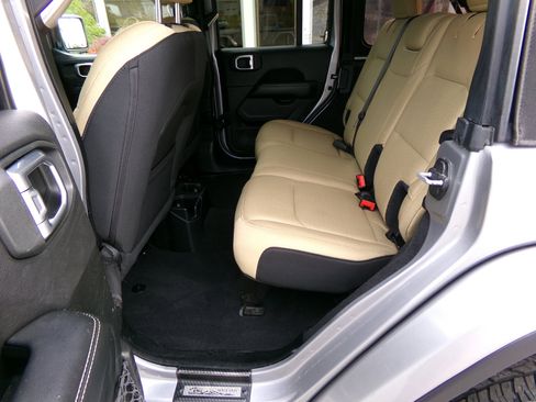 Used 2020 Jeep Wrangler Unlimited Sahara image 19