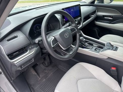 Used 2025 Toyota Grand Highlander FWD image 25