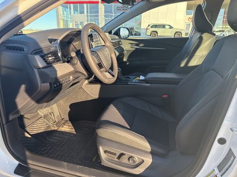 Used 2026 Toyota Camry XLE w/ Premium Plus Package image 7