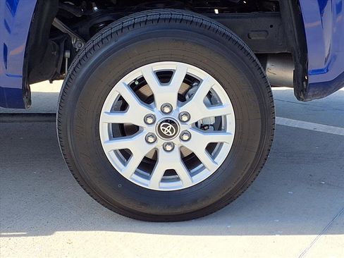 Certified 2025 Toyota Tacoma SR5 image 9