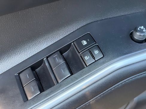 Used 2024 Toyota Highlander LE AWD/4WD image 22