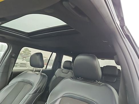 Used 2023 Jeep Grand Cherokee L Laredo image 17