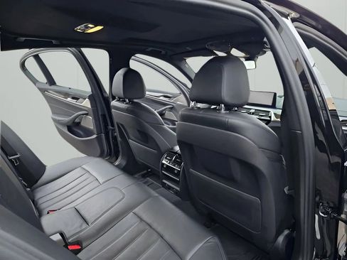 Used 2018 BMW 530e xDrive image 42