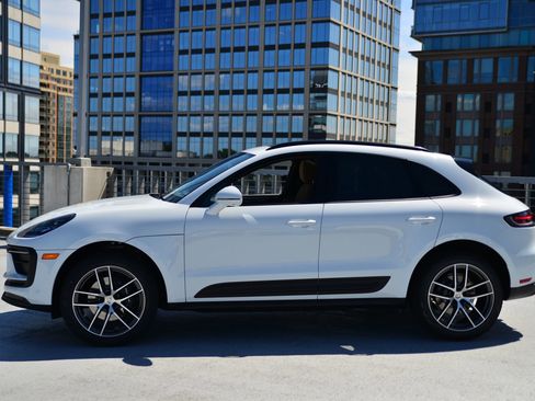 New 2026 Porsche Macan image 2