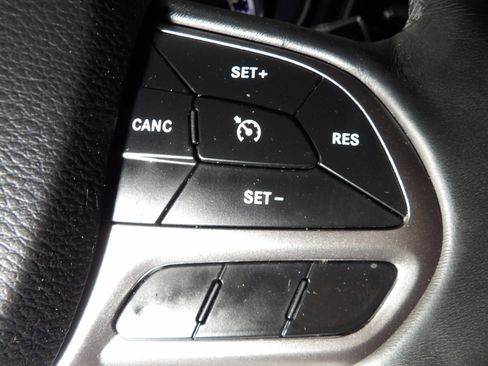 Used 2019 Jeep Cherokee Limited image 15