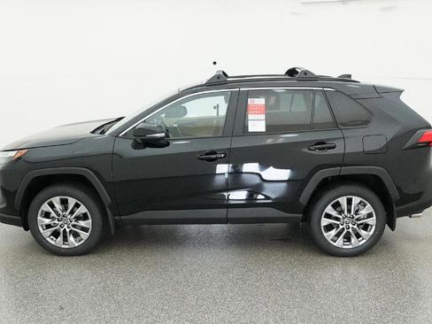 Used 2025 Toyota RAV4 XLE Premium image 6