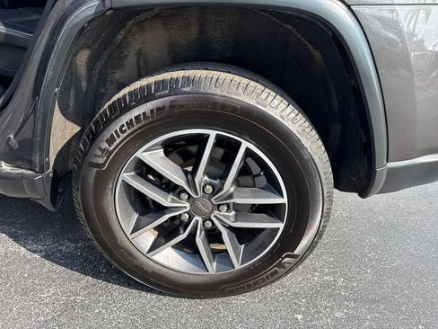 Used 2019 Jeep Grand Cherokee Limited w/ Luxury Group II AWD/4WD image 25