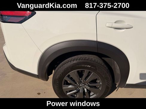 Used 2024 Nissan Pathfinder SV image 10