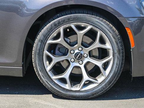 Used 2018 Chrysler 300 S image 9