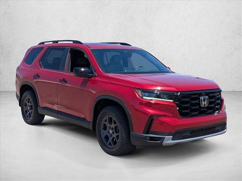 Used 2023 Honda Pilot TrailSport image 3