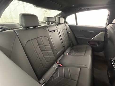 Used 2024 BMW i5 eDrive40i w/ Premium Package image 40