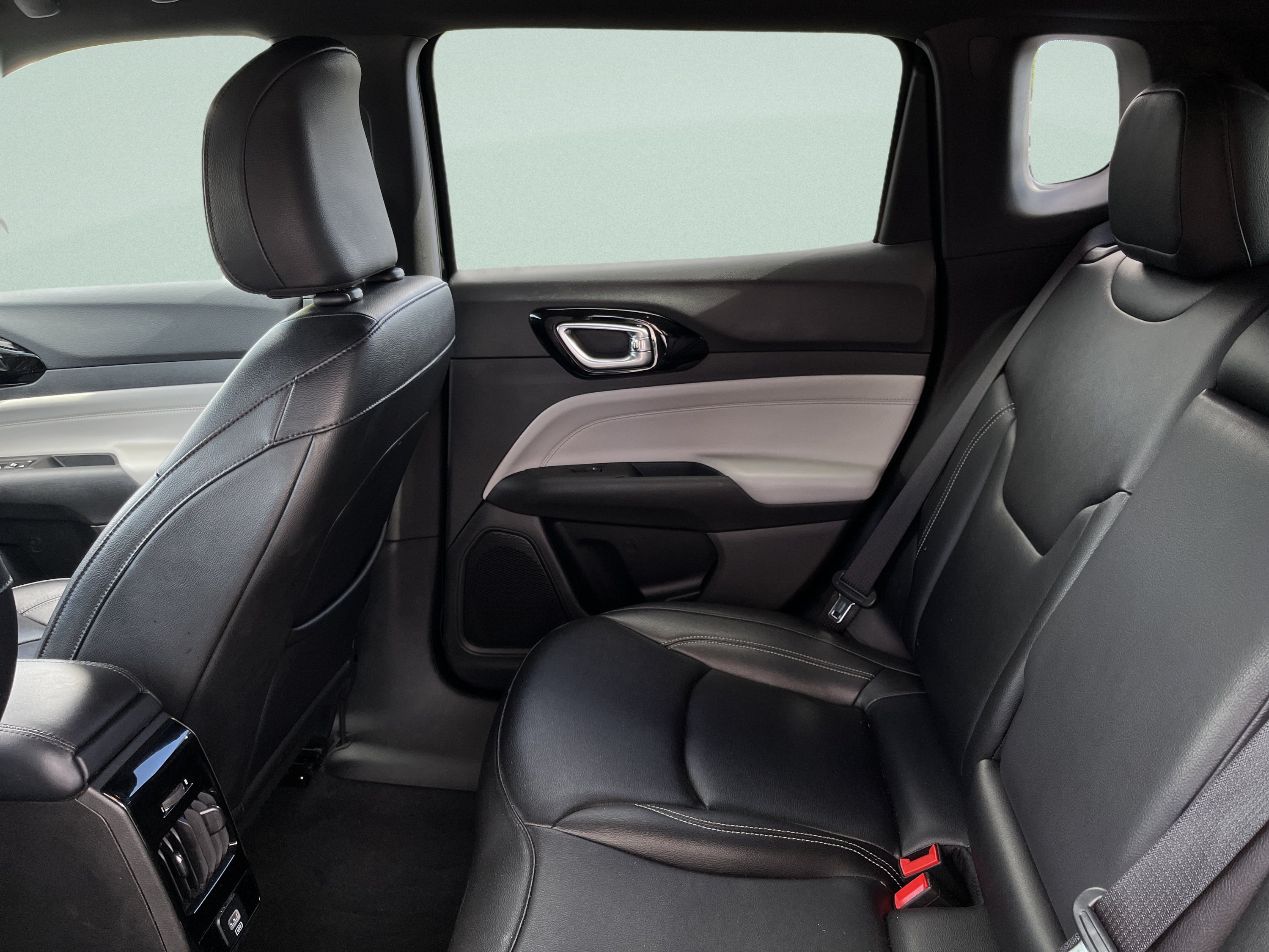 Used 2025 Jeep Compass Limited AWD/4WD image 15