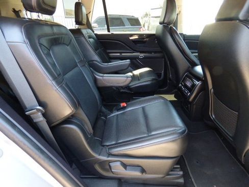 Used 2022 Lincoln Aviator Reserve image 7