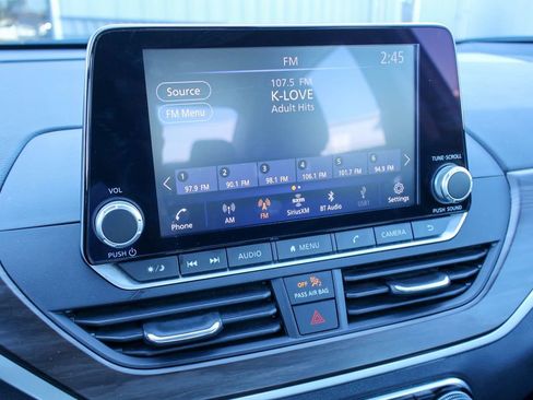 Used 2023 Nissan Altima 2.5 SV image 3