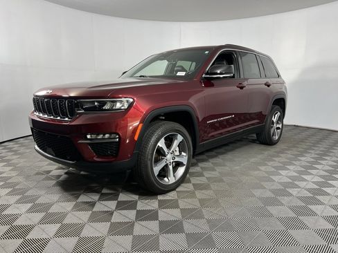 Certified 2024 Jeep Grand Cherokee Limited w/ Luxury Tech Group II image 9