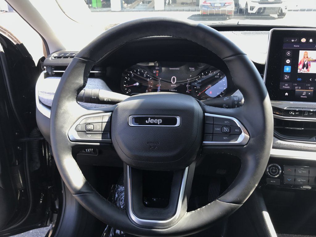 Used 2022 Jeep Compass Latitude AWD/4WD image 21