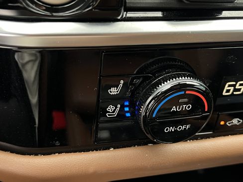 Used 2024 Nissan Pathfinder Platinum image 27