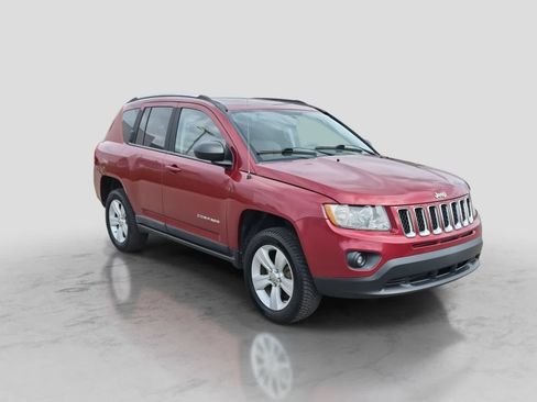 Used 2011 Jeep Compass Latitude w/ Sun/Sound Group AWD/4WD image 2