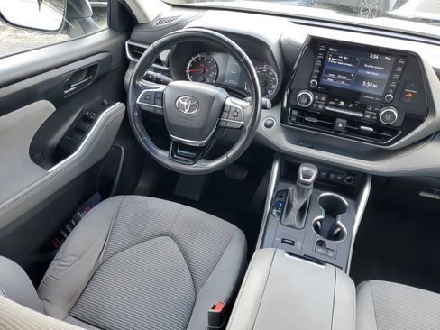 Used 2021 Toyota Highlander LE FWD image 14
