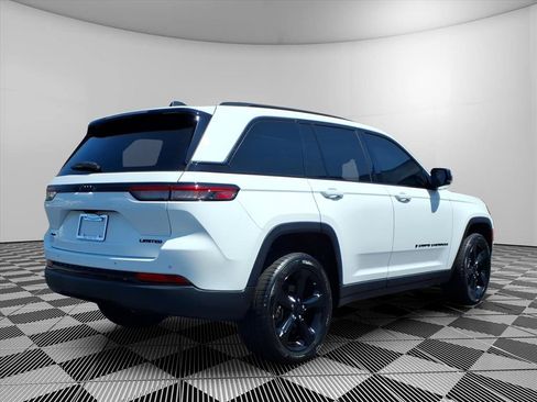 Certified 2023 Jeep Grand Cherokee Limited w/ Black Appearance Package AWD/4WD image 29
