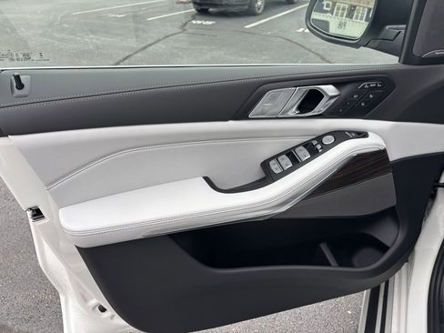 New 2026 BMW X7 xDrive40i w/ Executive Package image 12