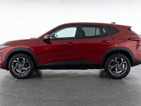 Used 2025 Chevrolet Trax LT FWD image 5