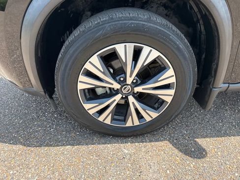 Certified 2021 Nissan Rogue SV w/ Premium Package FWD image 17