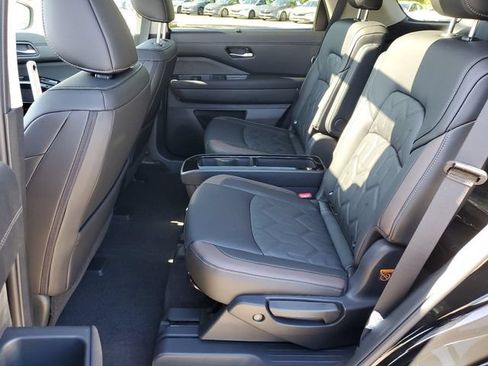 Used 2026 Nissan Pathfinder Platinum AWD/4WD image 11