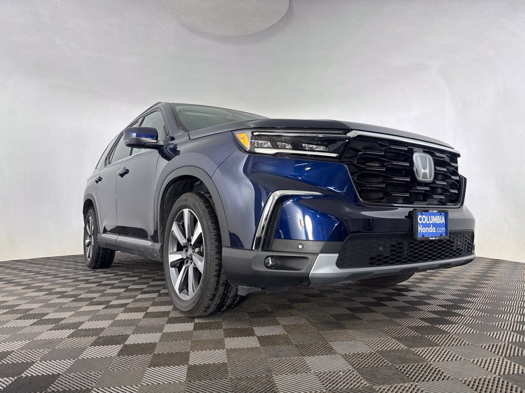 Used 2025 Honda Pilot Touring image 2