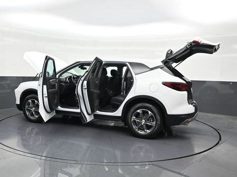 Used 2024 Chevrolet Blazer LT FWD image 39