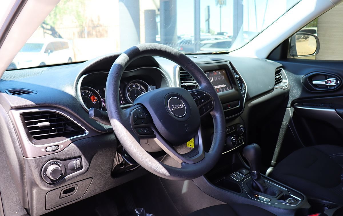 Used 2020 Jeep Cherokee Latitude FWD image 39
