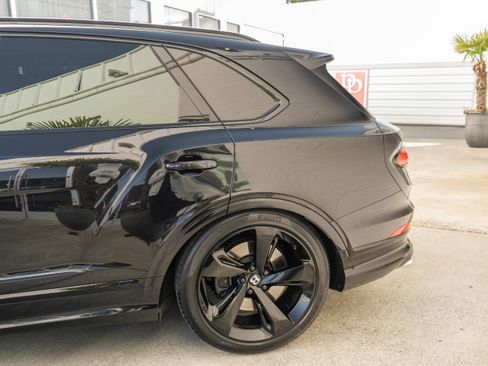 Used 2022 Bentley Bentayga image 5