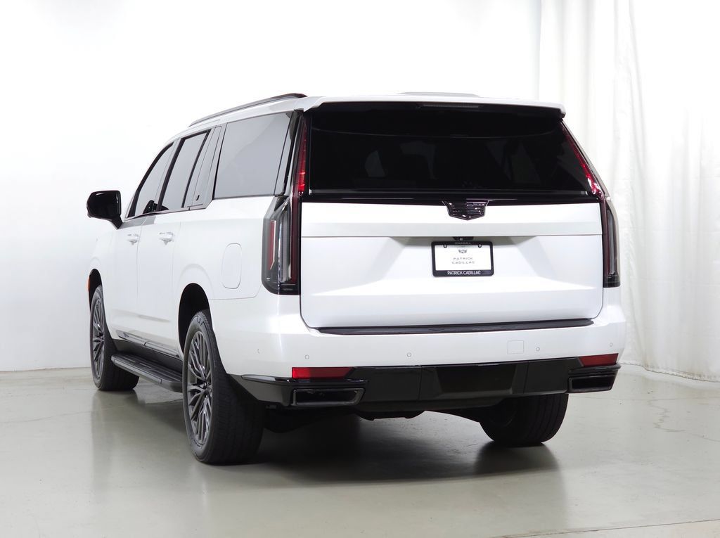 Used 2022 Cadillac Escalade ESV Sport AWD/4WD image 3