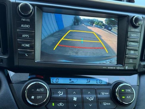 Used 2017 Toyota RAV4 XLE FWD image 17