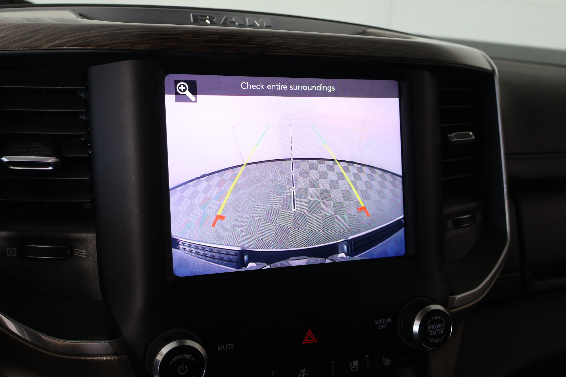 Used 2020 RAM 1500 Laramie AWD/4WD image 6
