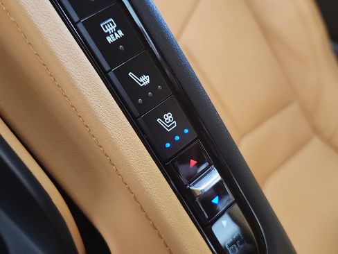 Used 2022 Chevrolet Corvette Stingray Preferred Conv w/ Z51 Performance Package RWD image 21