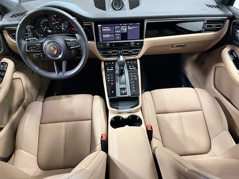 Certified 2025 Porsche Macan image 16