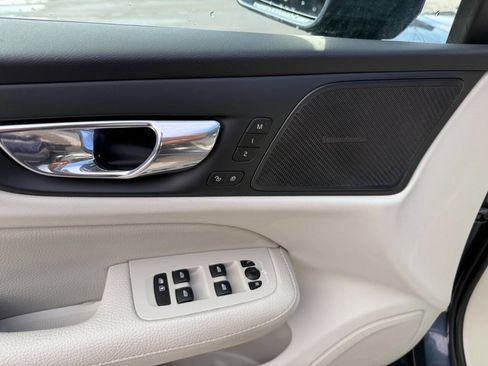 Used 2019 Volvo S60 T5 Momentum w/ Multimedia Package image 16