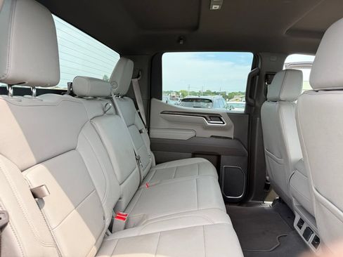 Used 2025 GMC Sierra 1500 SLT AWD/4WD image 37