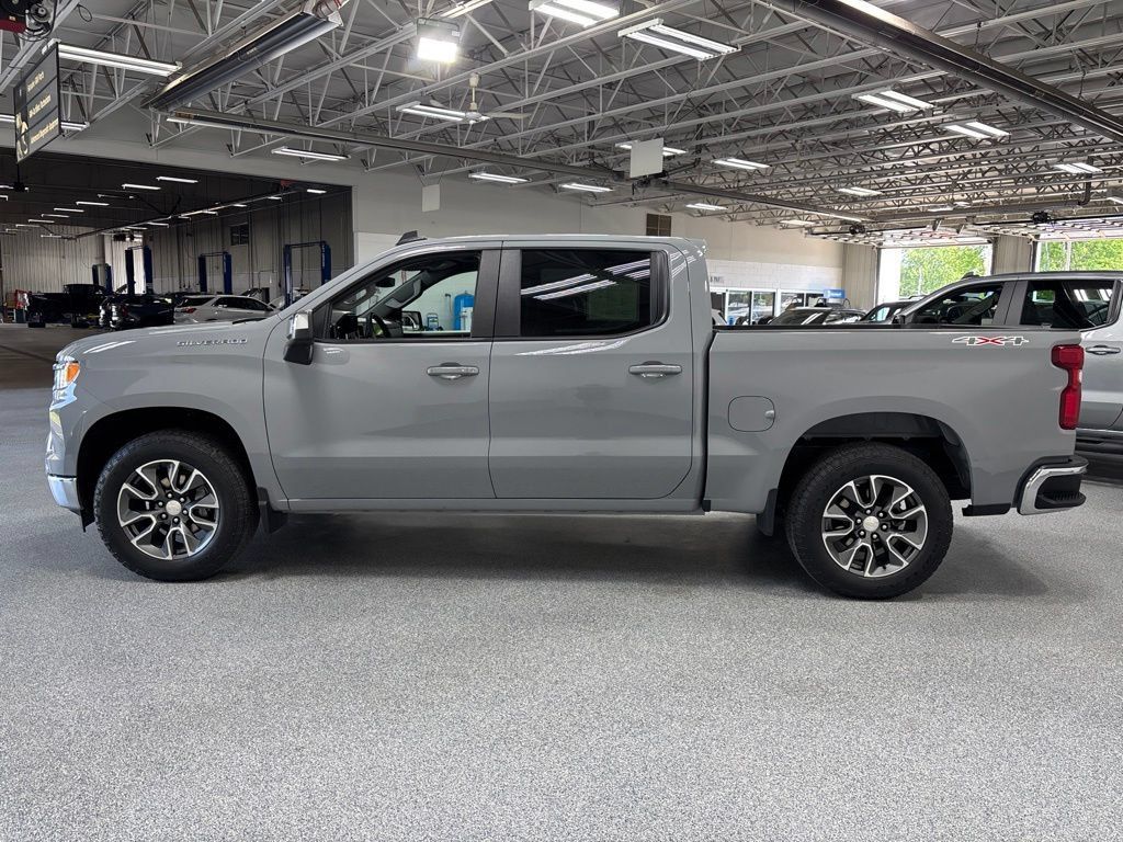 Used 2024 Chevrolet Silverado 1500 LT AWD/4WD image 4