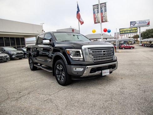 Used 2023 Nissan Titan Platinum Reserve w/ Moonroof Package image 5