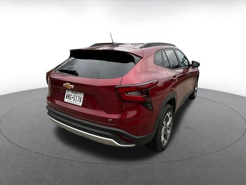 Used 2025 Chevrolet Trax LT w/ LT Convenience Package image 7